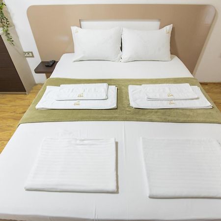 4 Rooms Apartments Ni Esterno foto
