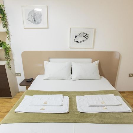 4 Rooms Apartments Ni Esterno foto