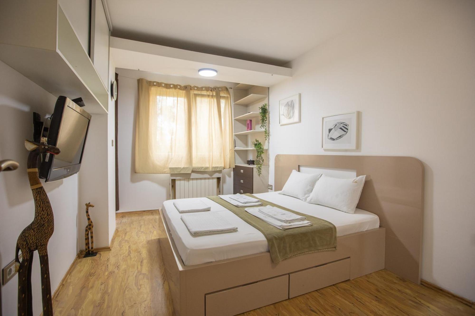 4 Rooms Apartments Ni Esterno foto