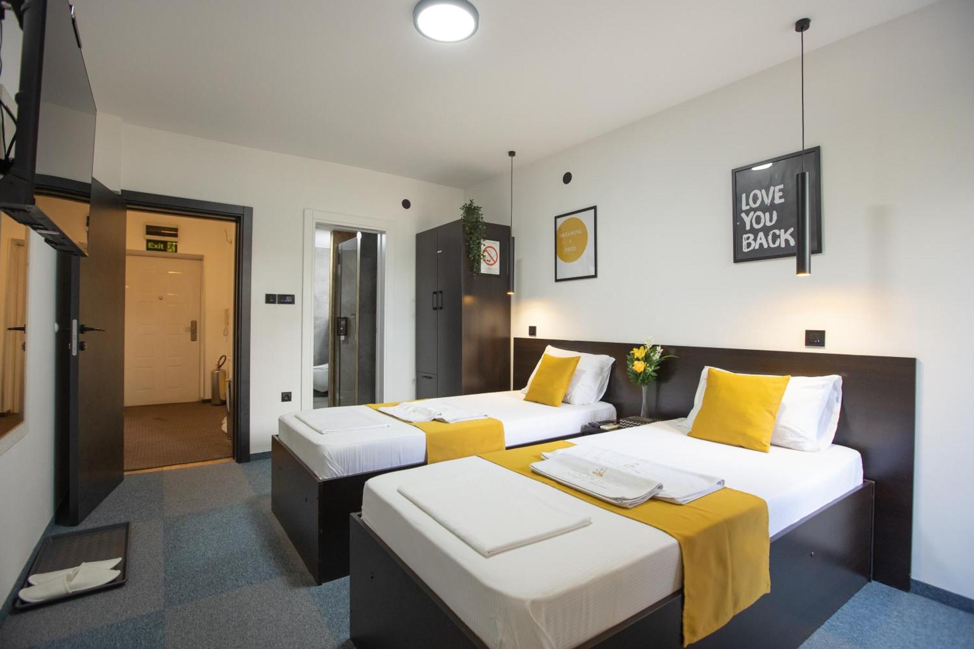 4 Rooms Apartments Ni Esterno foto