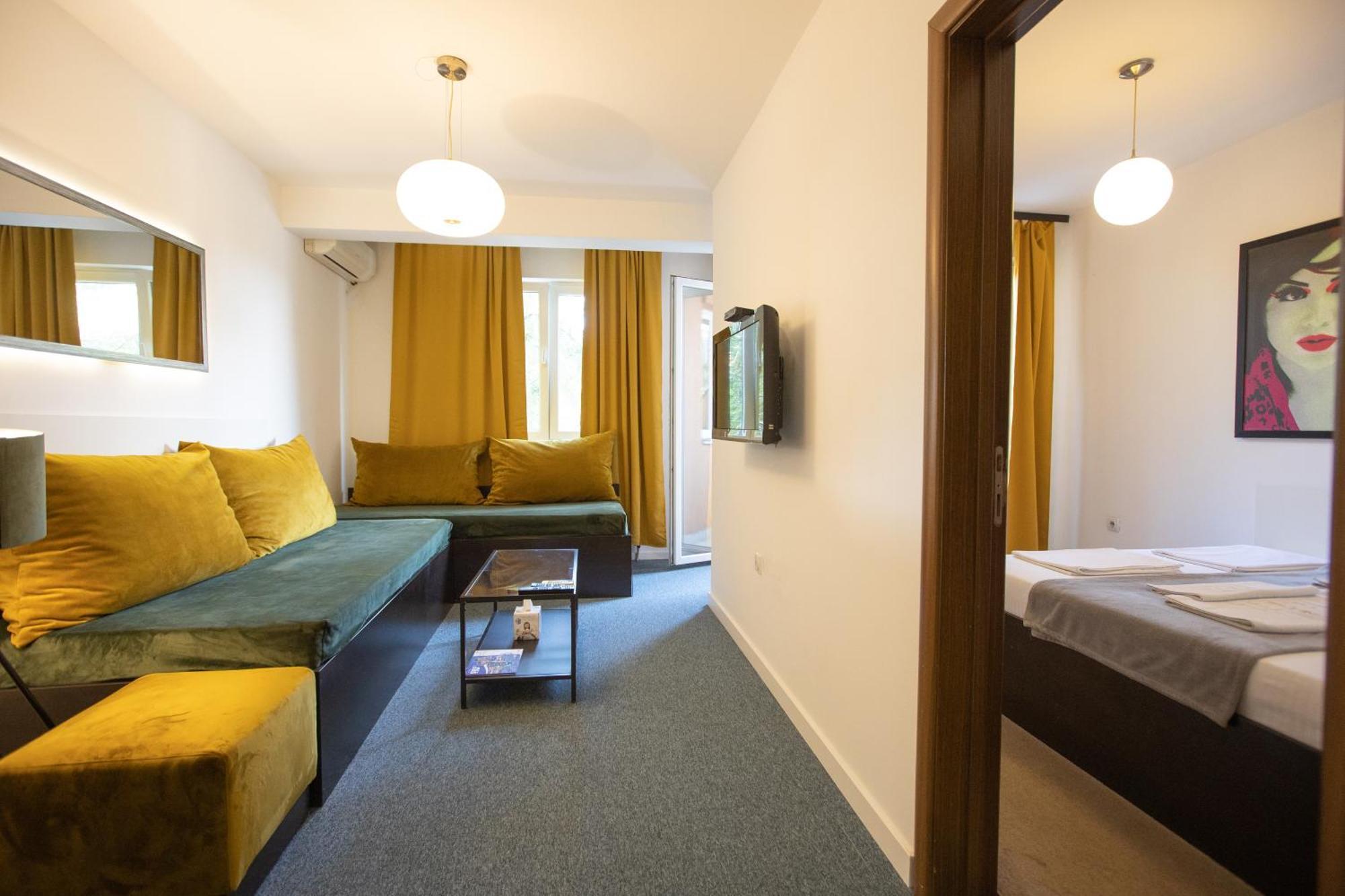 4 Rooms Apartments Ni Esterno foto