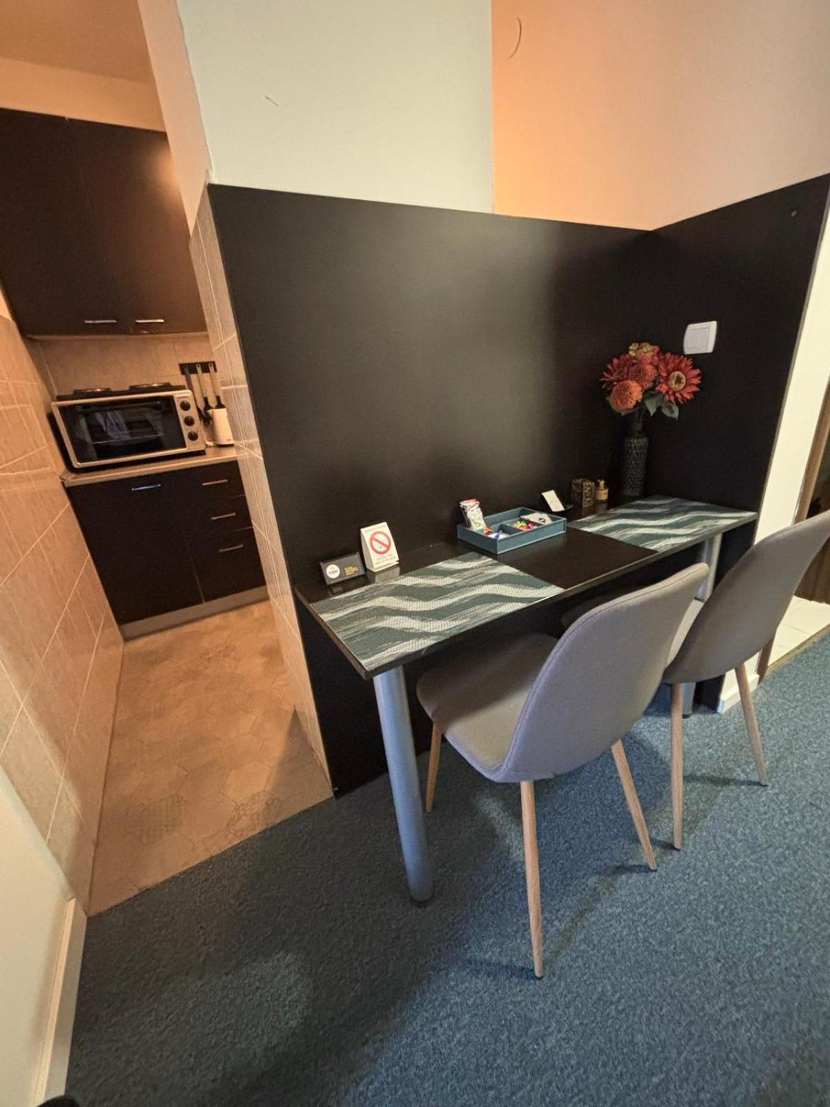 4 Rooms Apartments Ni Esterno foto