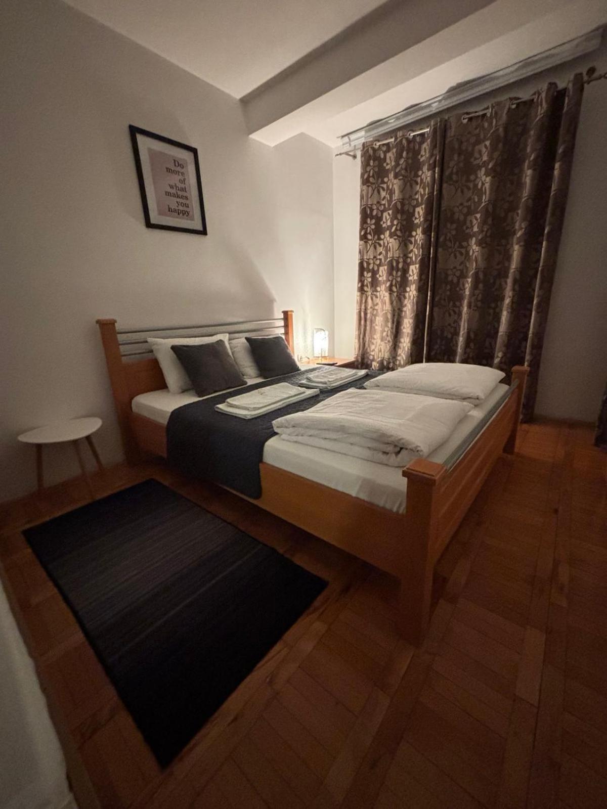 4 Rooms Apartments Ni Esterno foto
