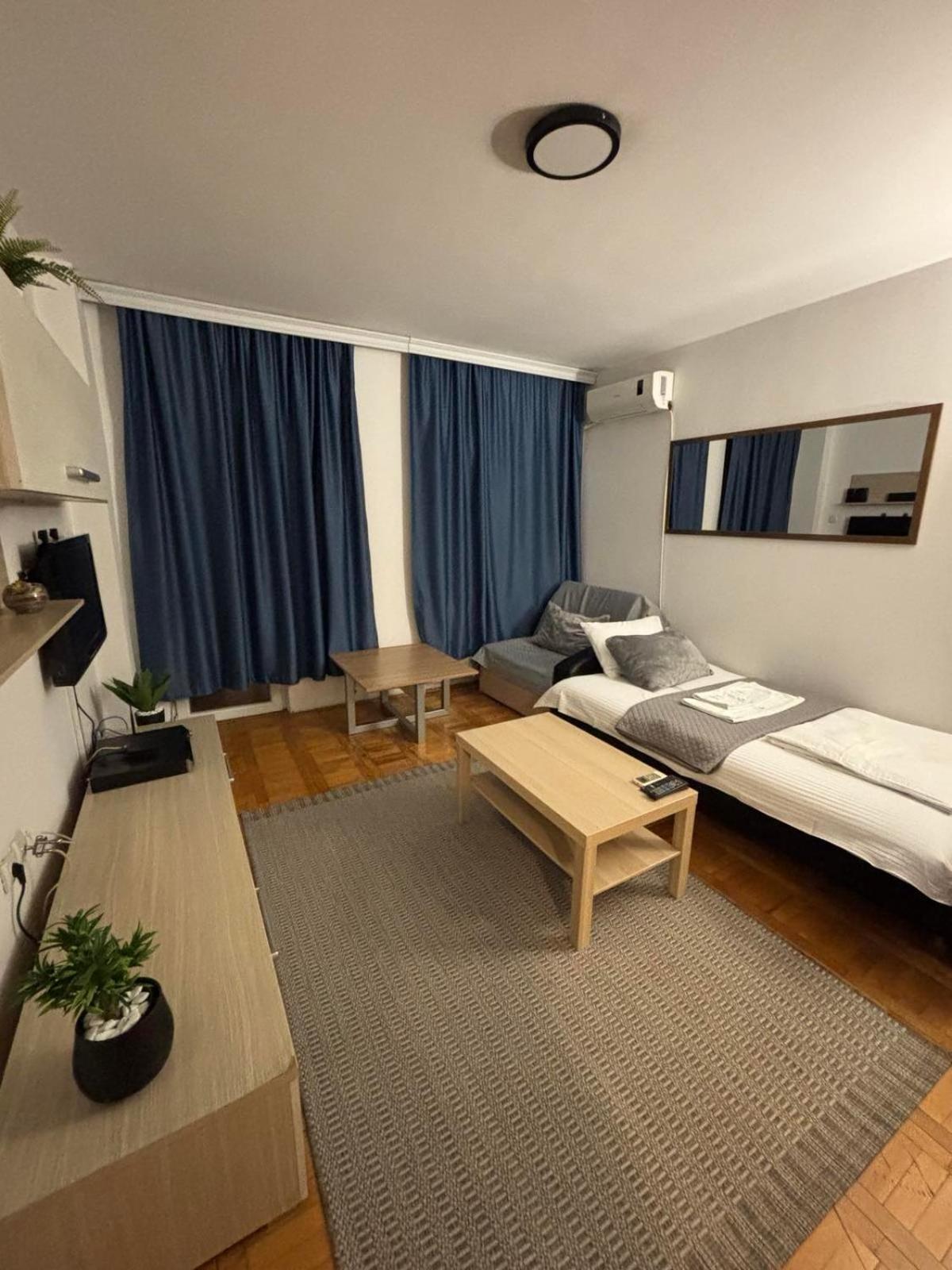 4 Rooms Apartments Ni Esterno foto